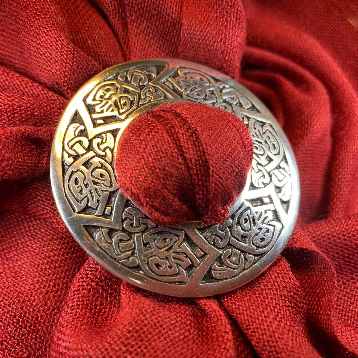 Celtic Scroll Scarf Ring – Celtic Crystal Design Jewelry