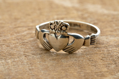 How to Wear a Claddagh Ring