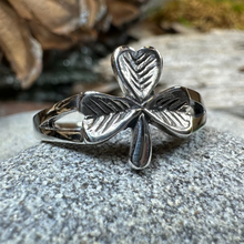 Load image into Gallery viewer, Sláinte Shamrock Celtic Ring
