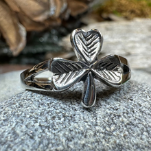 Load image into Gallery viewer, Sláinte Shamrock Celtic Ring
