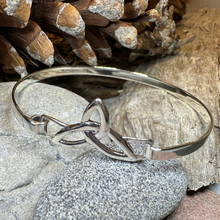 Load image into Gallery viewer, Celtic Triquetra Bracelet
