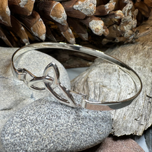 Load image into Gallery viewer, Celtic Triquetra Bracelet
