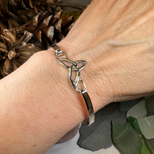 Load image into Gallery viewer, Celtic Triquetra Bracelet
