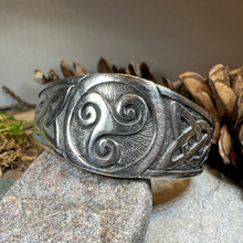 Load image into Gallery viewer, Beowulf Celtic Spiral Bracelet
