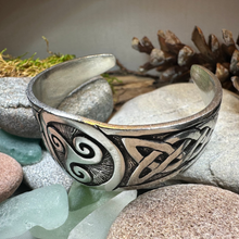 Load image into Gallery viewer, Beowulf Celtic Spiral Bracelet
