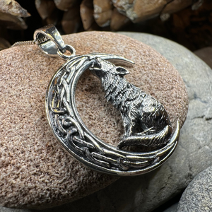 Nocturn Wolf Moon Necklace