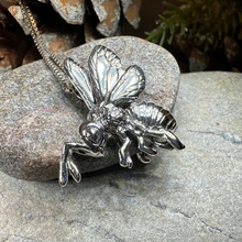 Load image into Gallery viewer, Cordelia Bee Necklace
