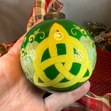 Load image into Gallery viewer, Celtic Trinity Knot Ornament
