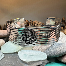 Load image into Gallery viewer, Giorsal Celtic Knot Bracelet
