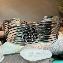 Load image into Gallery viewer, Giorsal Celtic Knot Bracelet
