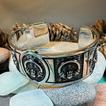 Load image into Gallery viewer, Claddagh Cuff Bracelet
