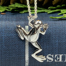 Load image into Gallery viewer, Frog Necklace, Cute Frog Pendant, Nature Jewelry, Animal Jewelry, Silver Frog Jewelry, Anniversary Gift, Mom Gift, Sister Gift, Wife Gift
