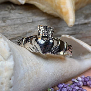 Fossa Claddagh Ring