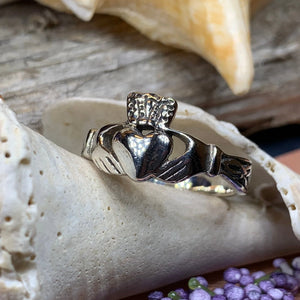 Fossa Claddagh Ring