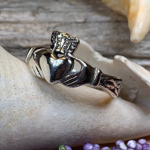 Fossa Claddagh Ring