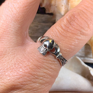 Fossa Claddagh Ring