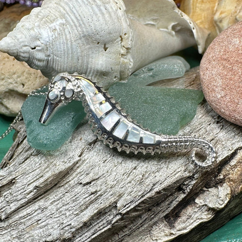 Seahorse Necklace, Seashell Pendant, Animal Jewelry, Mother of Pearl Jewelry, Beach Lover Gift, Sea Jewelry, Nautical Jewelry, Ocean Jewelry