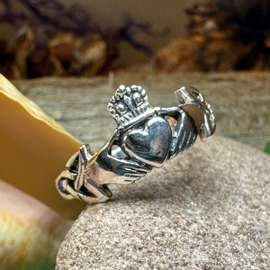 Finnea Claddagh Ring