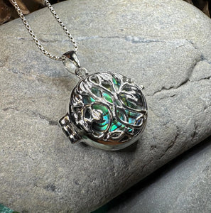 Ceangailte Celtic Tree Locket Necklace