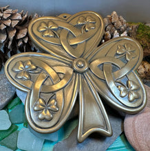 Load image into Gallery viewer, Irish Shamrock Wall Plaque
