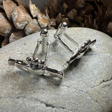 Load image into Gallery viewer, Fíorghrá Claddagh Cuff Links
