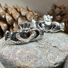 Load image into Gallery viewer, Fíorghrá Claddagh Cuff Links
