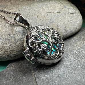 Ceangailte Celtic Tree Locket Necklace