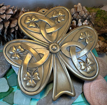 Load image into Gallery viewer, Irish Shamrock Wall Plaque
