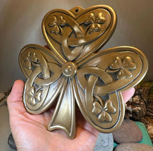 Load image into Gallery viewer, Irish Shamrock Wall Plaque
