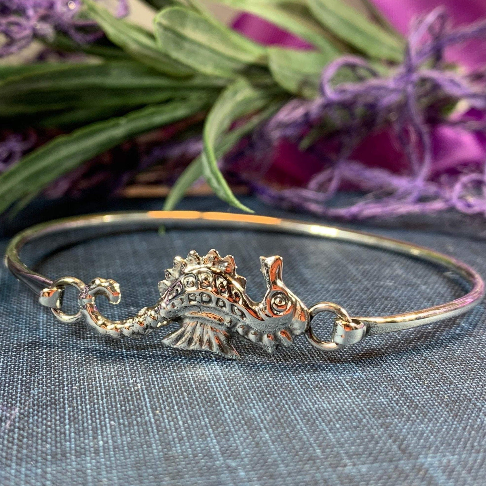 大好評売り Catherine Weitzman seahorse tail bangle - アクセサリー