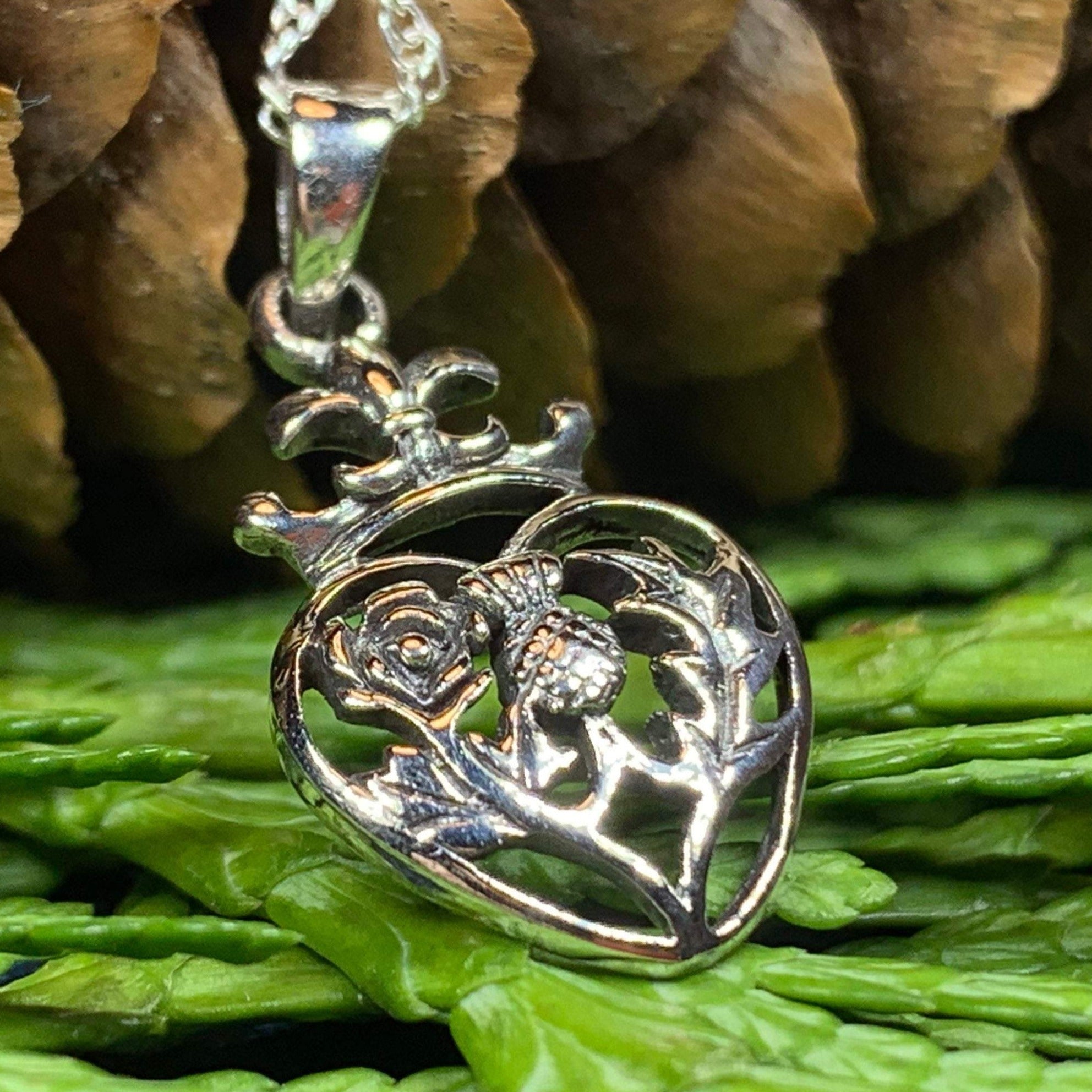 Shamrock Locket Necklace – Celtic Crystal Design Jewelry