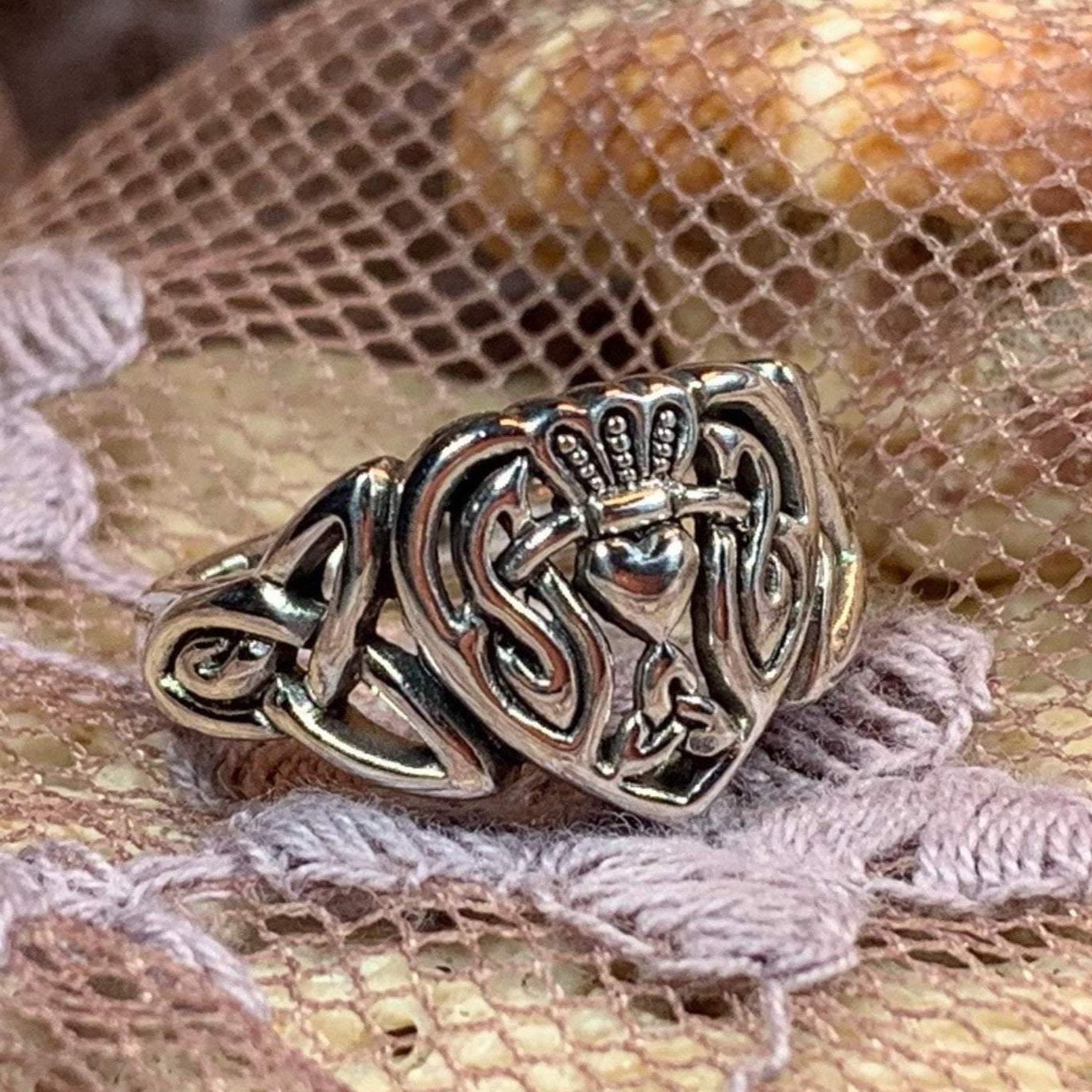 Choosing the Perfect Claddagh Ring