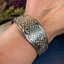 Load image into Gallery viewer, Celtic Knot Bracelet, Celtic Jewelry, Bangle Bracelet, Scotland Jewelry, Ireland Jewelry, Wife Gift, Girlfriend Gift, Sister Gift, Mom Gift
