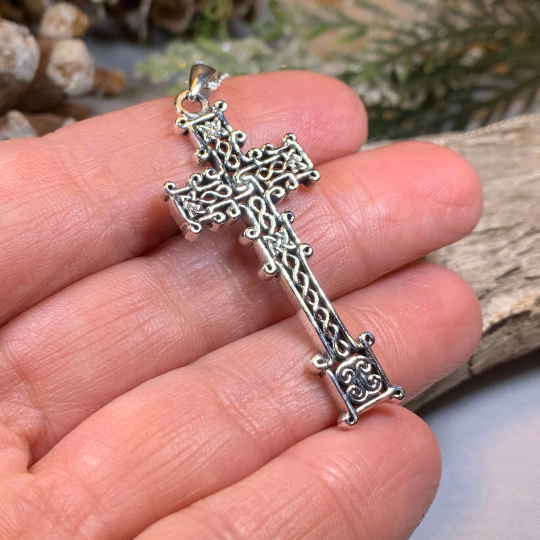 Scottish Skinnet Cross Necklace – Celtic Crystal Design Jewelry