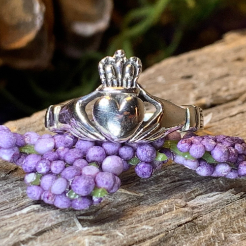 How to Wear the Claddagh Ring [Complete Guide] - Tracy Gilbert Designs
