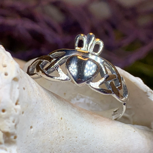 Irish Claddagh Trinity Knot Ring